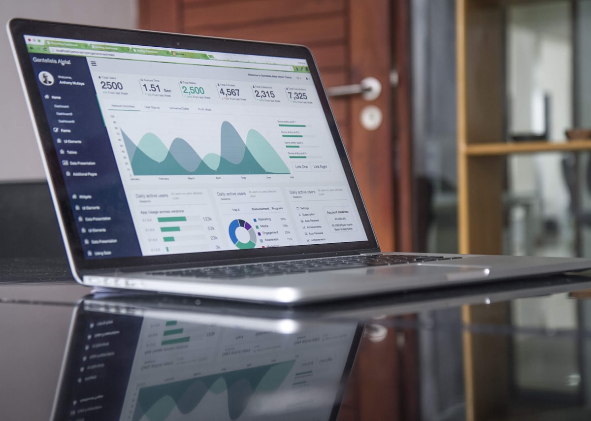 How to Get Your First 100 Customers Online Without Spending on Ads